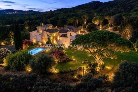 Villa for sale in Santa Cristina d'Aro, Girona, Spain 10 bedrooms, 857 sq.m. No. 186999 - photo 3