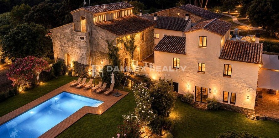 Villa in Santa Cristina d'Aro, Girona, Spain 10 bedrooms, 857 sq.m. No. 186999