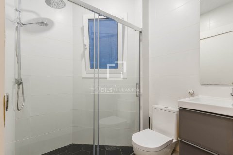 Аренда квартиры в Барселона, Испания 2 спальни, 60м2 №168303 - фото 24