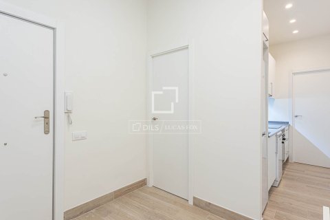 Аренда квартиры в Барселона, Испания 2 спальни, 70м2 №168302 - фото 16