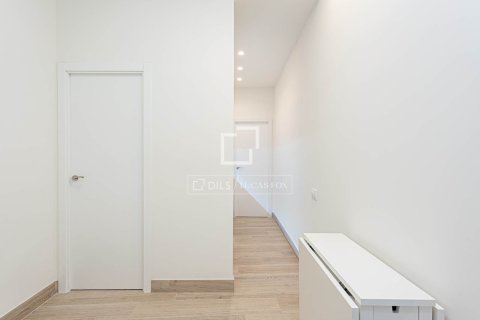 Аренда квартиры в Барселона, Испания 2 спальни, 70м2 №168302 - фото 15