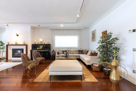 Villa en venta en Sant Just Desvern, Barcelona, España 3 dormitorios, 483 m2 No. 168300 - foto 16