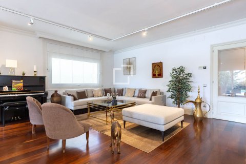Villa en venta en Sant Just Desvern, Barcelona, España 3 dormitorios, 483 m2 No. 168300 - foto 15