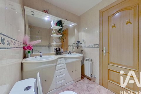Apartament w Roda de Berà, Tarragona, Hiszpania 3 sypialnie, 130 mkw. nr 172768 – zdjęcie 21