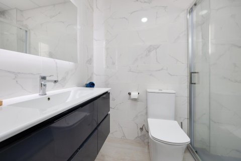 Penthouse for sale in Torrevieja, Alicante, Spain 2 bedrooms, 61 sq.m. No. 184331 - photo 19