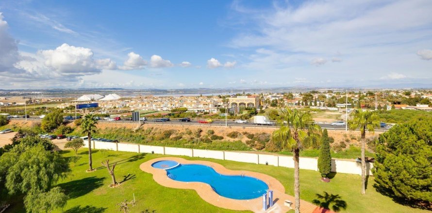Penthouse in Torrevieja, Alicante, Spain 2 bedrooms, 61 sq.m. No. 184331