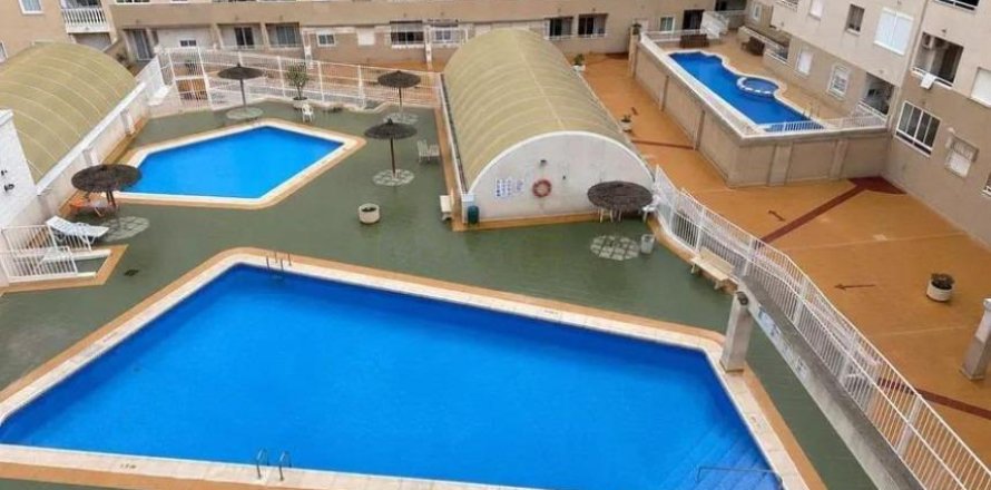 Apartamento en Torrevieja, Alicante, España 2 dormitorios, 66 m2 No. 184335