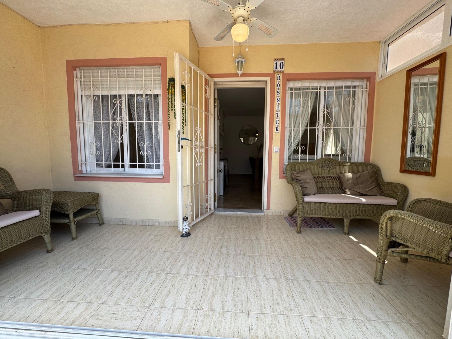 Apartamento en Torrevieja, Alicante, España 3 dormitorios, 69 m2 No. 184334
