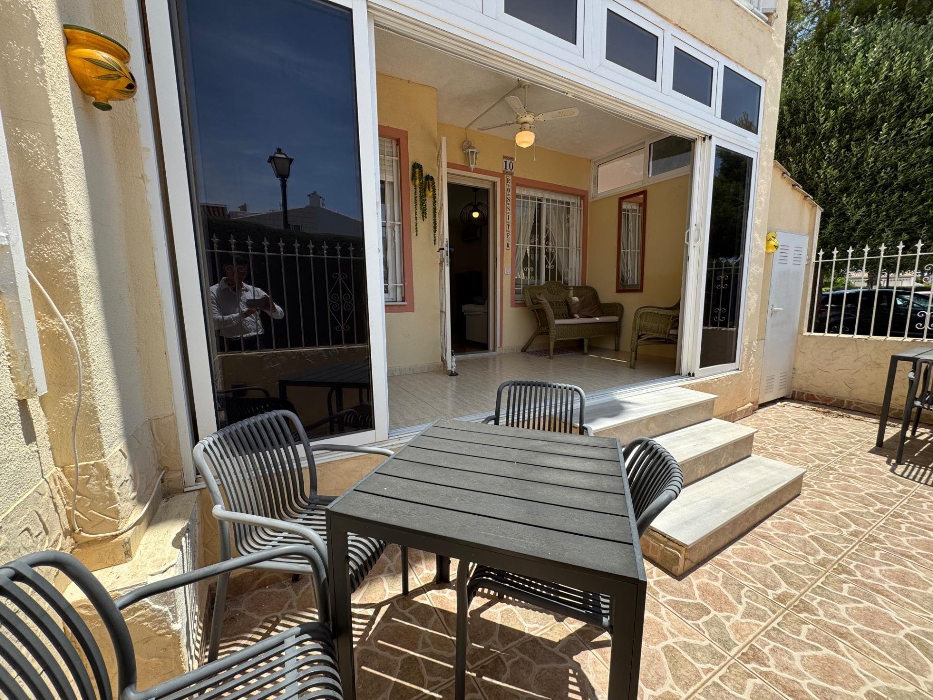 Apartamento en Torrevieja, Alicante, España 3 dormitorios, 69 m2 No. 184334
