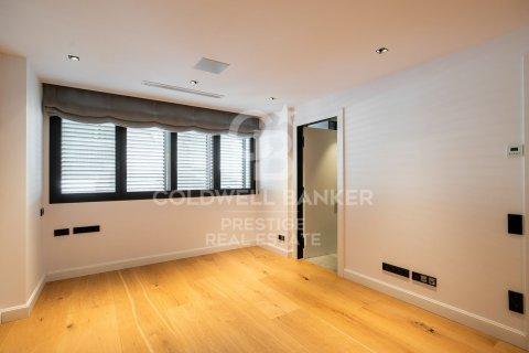 Apartment for sale in Barcelona, Spain 5 bedrooms, 750 sq.m. No. 159673 - photo 9