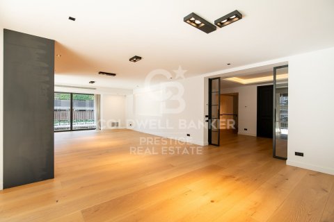 Apartment for sale in Barcelona, Spain 5 bedrooms, 750 sq.m. No. 159673 - photo 5