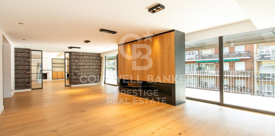 Apartment in Barcelona, Spain 5 bedrooms, 750 sq.m. No. 159673