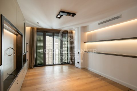 Apartment for sale in Barcelona, Spain 5 bedrooms, 750 sq.m. No. 159673 - photo 12