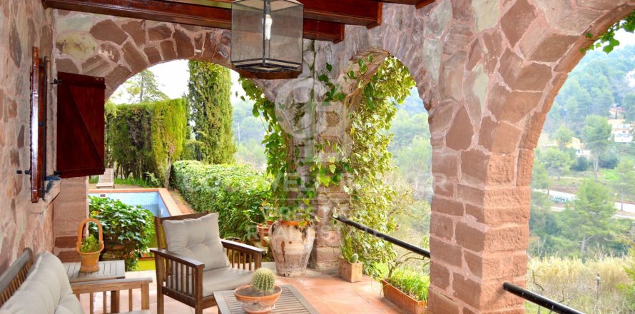 Hus i Castellvi de Rosanes, Barcelona, Spanien 4 sovrum, 249 kvm. Nr. 159670