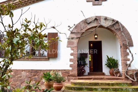 Hus till salu i Castellvi de Rosanes, Barcelona, Spanien 4 sovrum, 249 kvm. Nr. 159670 - foto 4