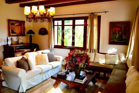 Hus till salu i Castellvi de Rosanes, Barcelona, Spanien 4 sovrum, 249 kvm. Nr. 159670 - foto 6