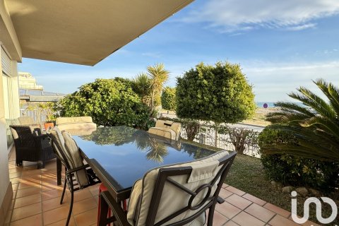 Huoneisto Cubelles, Barcelona, Espanja 4 makuuhuonetta, 120 m2 No. 154114