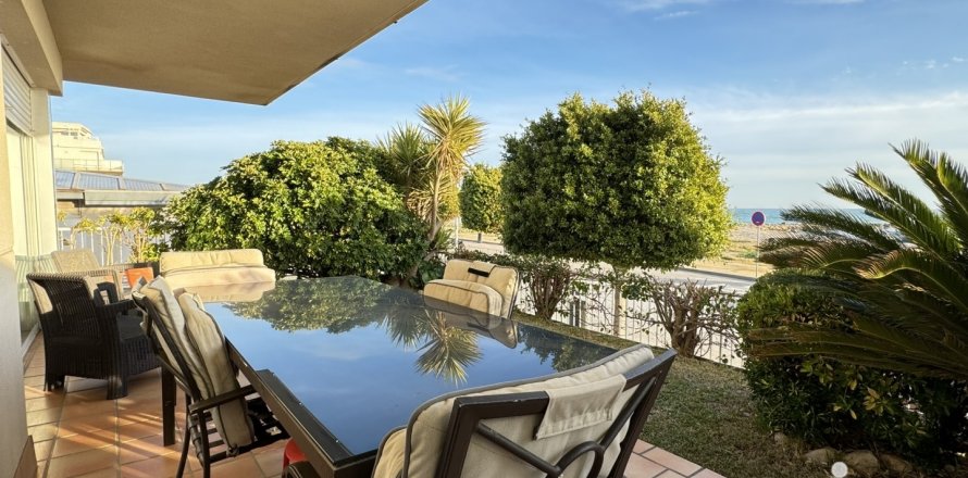 Apartamento en Cubelles, Barcelona, España 4 dormitorios, 120 m2 No. 154114