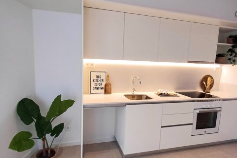 Продажа дуплекса в Санта-Колома-де-Граменет, Барселона, Испания 2 спальни, 134м2 №154120 - фото 2