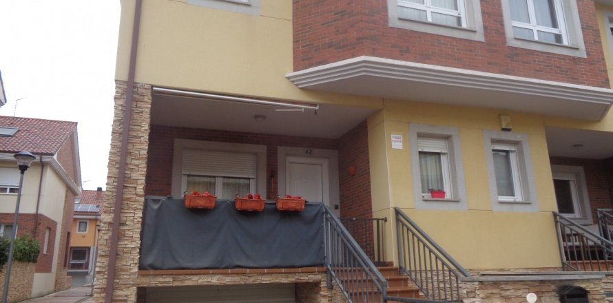 Hus i Villaobispo de las Regueras, Leon, Spanien 4 sovrum, 220 kvm. Nr. 154116