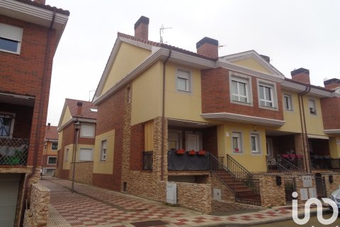 Hus till salu i Villaobispo de las Regueras, Leon, Spanien 4 sovrum, 220 kvm. Nr. 154116 - foto 2