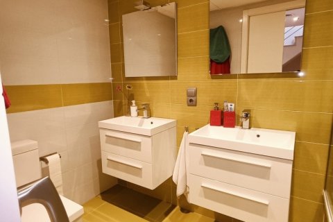 Продажа дома в Л'Аметлья-де-Мар, Таррагона, Испания 4 спальни, 300м2 №154119 - фото 19