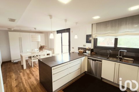 Продажа дома в Л'Аметлья-де-Мар, Таррагона, Испания 4 спальни, 300м2 №154119 - фото 5