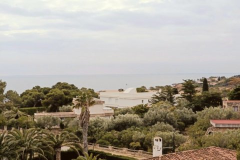 Продажа дома в Л'Аметлья-де-Мар, Таррагона, Испания 4 спальни, 300м2 №154119 - фото 27