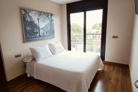 Продажа дома в Л'Аметлья-де-Мар, Таррагона, Испания 4 спальни, 300м2 №154119 - фото 11