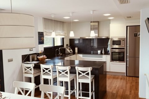 Продажа дома в Л'Аметлья-де-Мар, Таррагона, Испания 4 спальни, 300м2 №154119 - фото 7