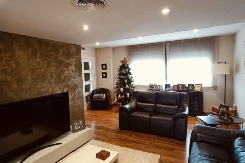 Продажа дома в Л'Аметлья-де-Мар, Таррагона, Испания 4 спальни, 300м2 №154119 - фото 2