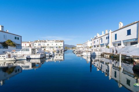 House for sale in Sitges, Barcelona, Spain 4 bedrooms, 110 sq.m. No. 164938 - photo 15