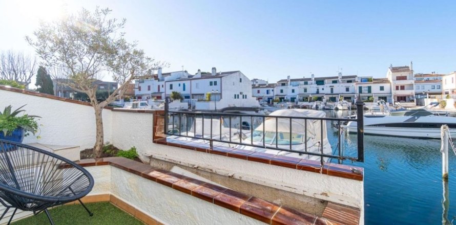 House in Sitges, Barcelona, Spain 4 bedrooms, 110 sq.m. No. 164938