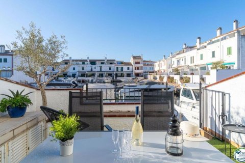 House for sale in Sitges, Barcelona, Spain 4 bedrooms, 110 sq.m. No. 164938 - photo 18