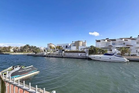 House for sale in Sitges, Barcelona, Spain 4 bedrooms, 125 sq.m. No. 164939 - photo 15