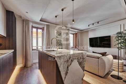 Apartment for sale in Madrid, Spain 3 bedrooms, 122 sq.m. No. 158377 - photo 11