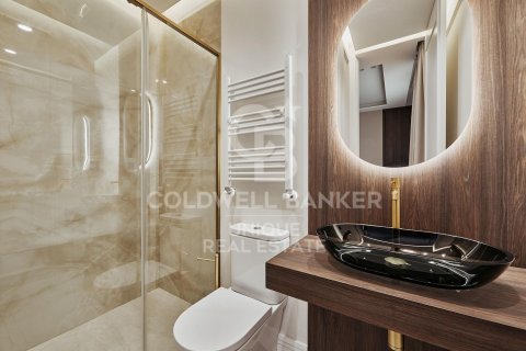 Apartment for sale in Madrid, Spain 3 bedrooms, 122 sq.m. No. 158377 - photo 24