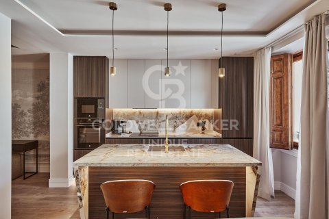 Apartment for sale in Madrid, Spain 3 bedrooms, 122 sq.m. No. 158377 - photo 5