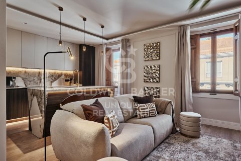 Apartment for sale in Madrid, Spain 3 bedrooms, 122 sq.m. No. 158377 - photo 4