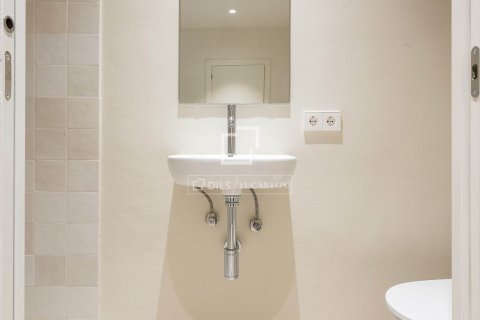 Huoneisto myytävänä Barcelona, Espanja, 5 makuuhuonetta, 250 m2 No. 150639 - kuva 28