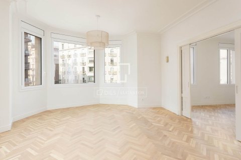Dzīvoklis pārdošanā Barcelona, Spānijā 5 istabas, 250 m2 Nr. 150639 - attēls 3