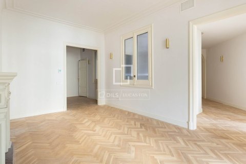 Dzīvoklis pārdošanā Barcelona, Spānijā 5 istabas, 250 m2 Nr. 150639 - attēls 15