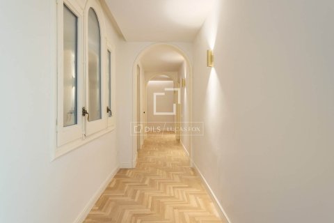 Huoneisto myytävänä Barcelona, Espanja, 5 makuuhuonetta, 250 m2 No. 150639 - kuva 30