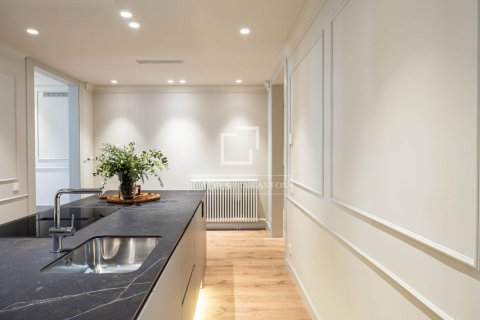 Apartament w Barcelona, Hiszpania 4 sypialnie, 200 mkw. nr 150637 – zdjęcie 11