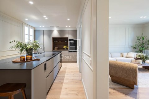 Apartament w Barcelona, Hiszpania 4 sypialnie, 200 mkw. nr 150637 – zdjęcie 9