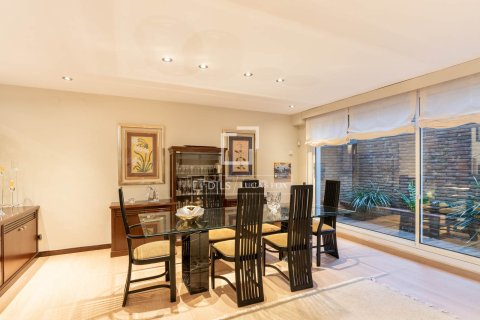 Villa à vendre à Sant Cugat Del Valles, Barcelona, Espagne, 4 chambres, 185 m2 No. 150636 - photo 3