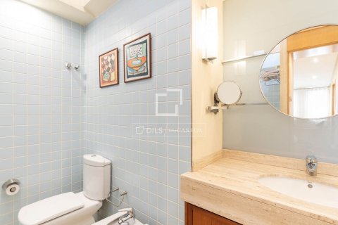 Villa à vendre à Sant Cugat Del Valles, Barcelona, Espagne, 4 chambres, 185 m2 No. 150636 - photo 18