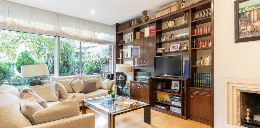 Villa à Sant Cugat Del Valles, Barcelona, Espagne 4 chambres, 185 m2 No. 150636