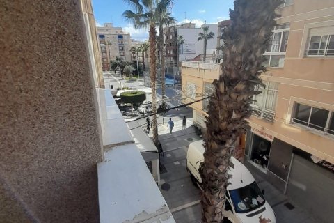 Apartment for sale in Torrevieja, Alicante, Spain 3 bedrooms, 109 sq.m. No. 156240 - photo 3