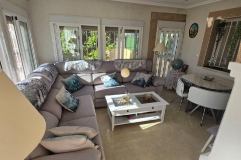 Villa till salu i Torrevieja, Alicante, Spanien 3 sovrum, 102 kvm. Nr. 156242 - foto 7